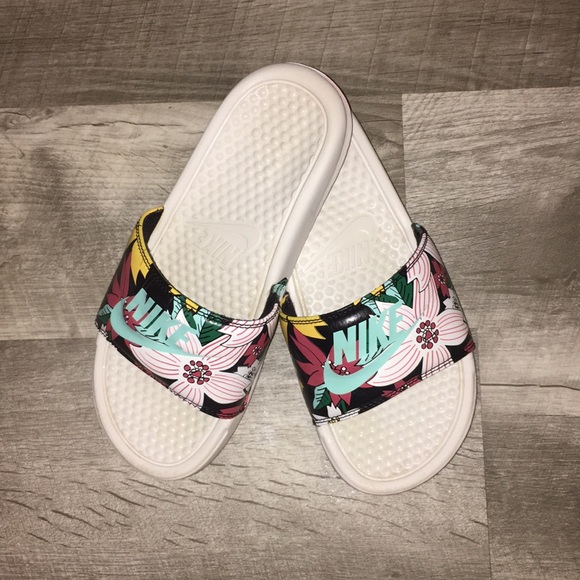 female nike slides